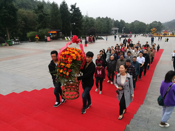 1571146306126612.jpg 20191012_赴韶山开展革命传统教育-敬献花篮_副本.jpg