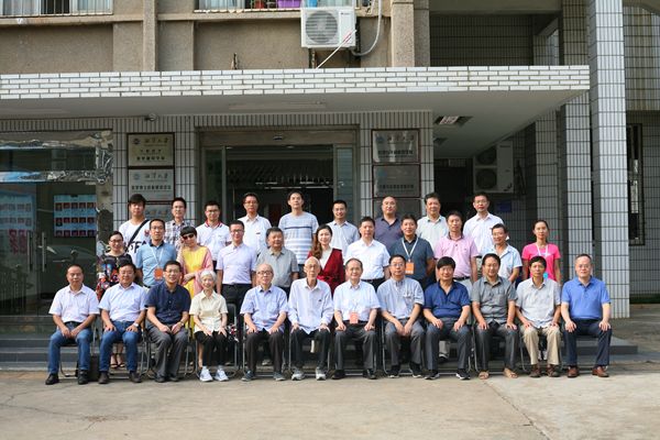 60周年校庆数成人动漫
校友合影_副本.jpg